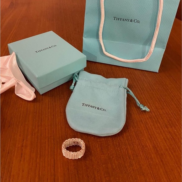 SOLD - Unworn Tiffany & Co. Somerset Ring - Picture 4 of 4